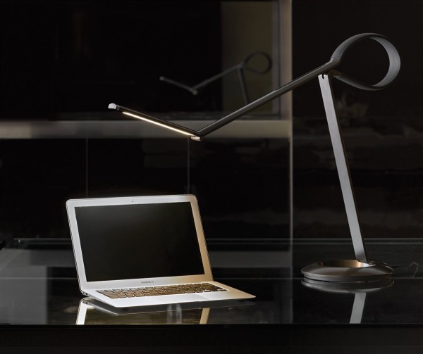 compasso-led-desk-lamp-600x503